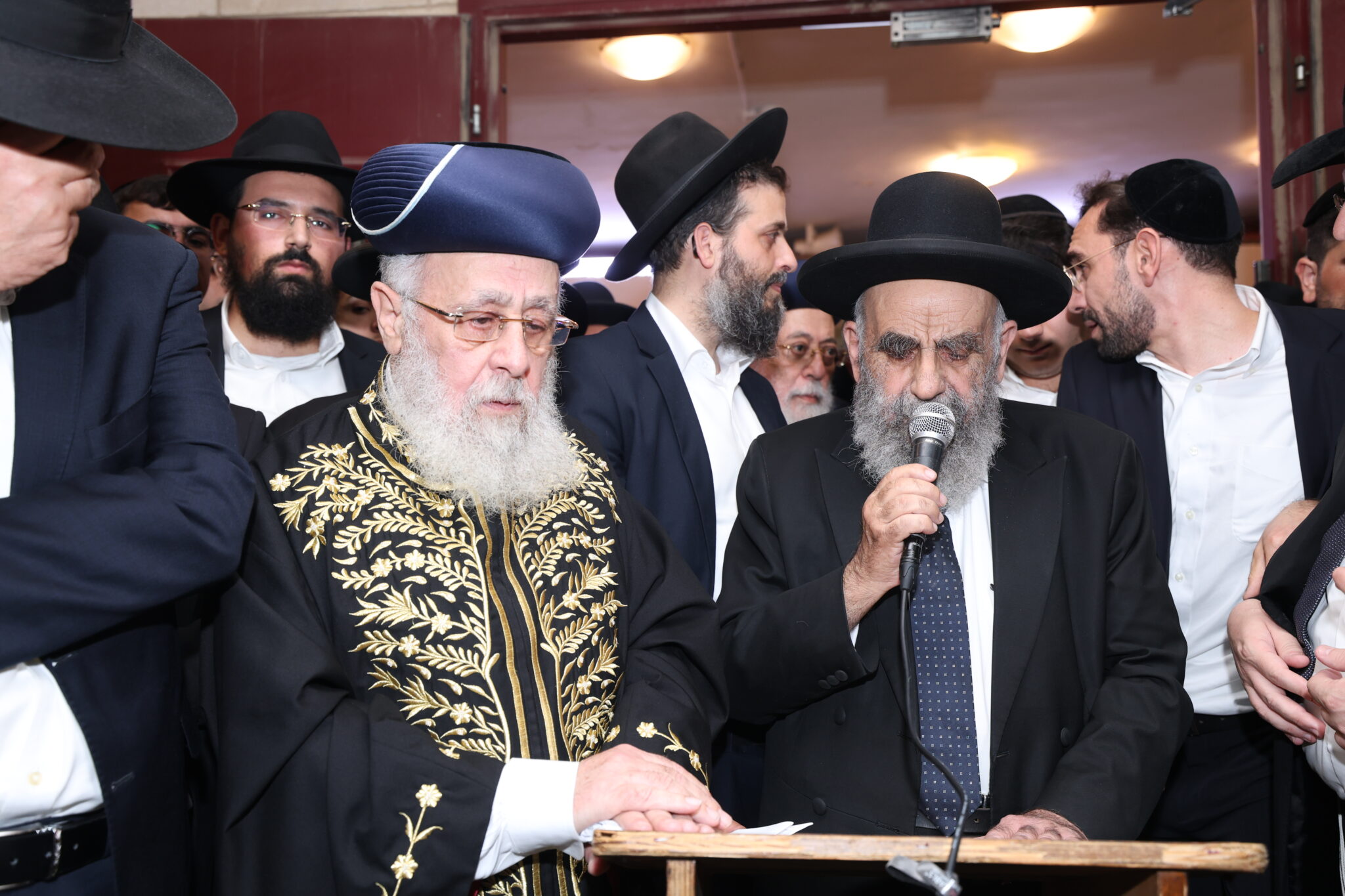 בכאב עצום: אלפים רבים ליוו למנוחות את הגאון רבי יהודה דרעי זצ"ל בכאב עצום: אלפים רבים ליוו למנוחות את הגאון רבי יהודה דרעי זצ"ל