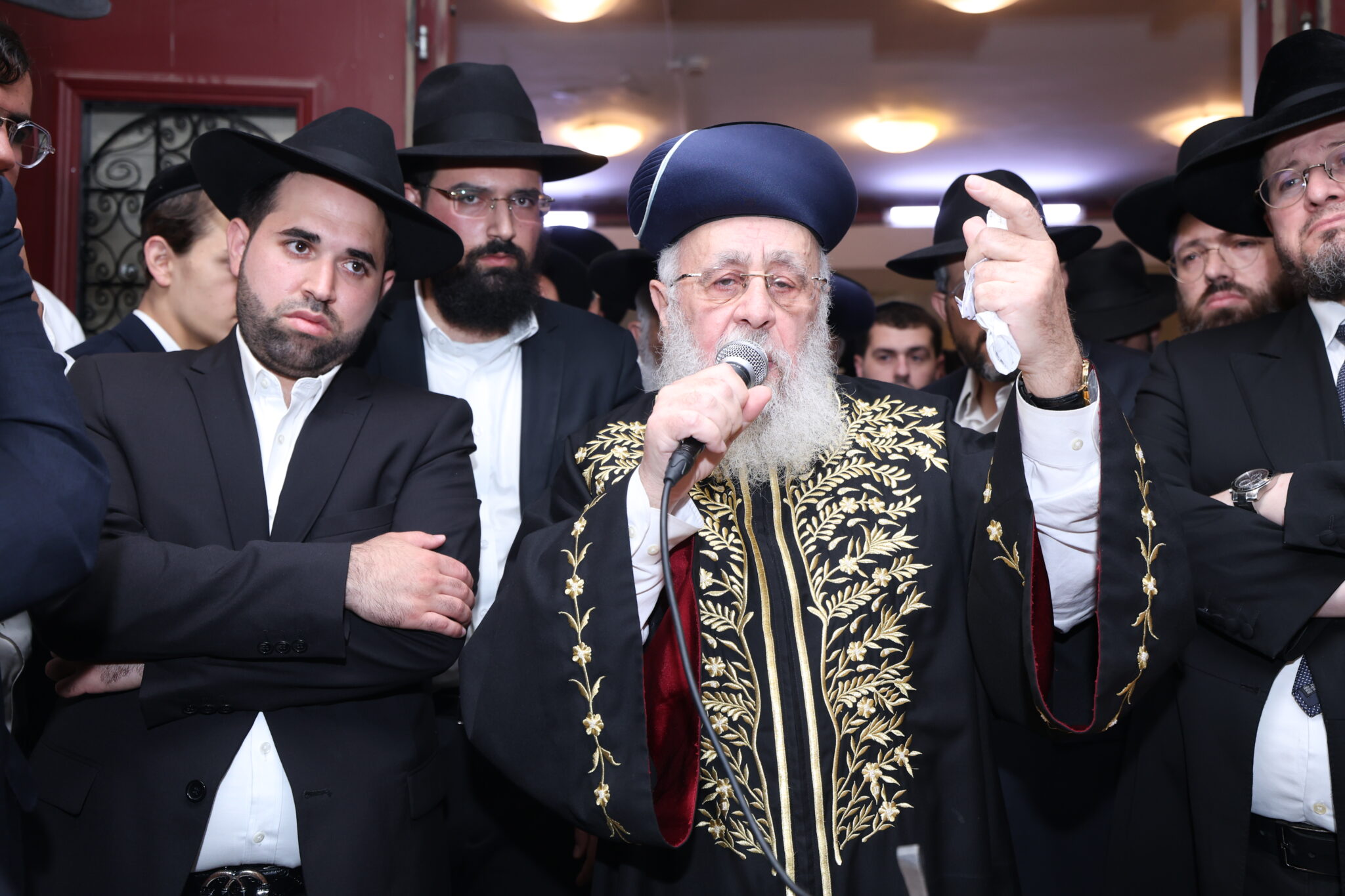 בכאב עצום: אלפים רבים ליוו למנוחות את הגאון רבי יהודה דרעי זצ"ל בכאב עצום: אלפים רבים ליוו למנוחות את הגאון רבי יהודה דרעי זצ"ל