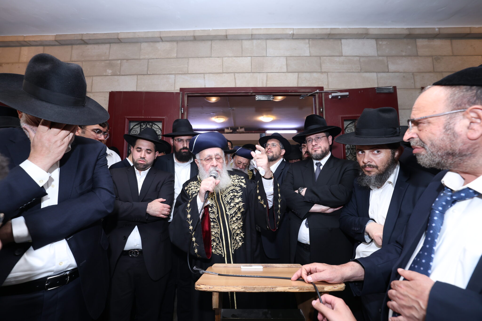 בכאב עצום: אלפים רבים ליוו למנוחות את הגאון רבי יהודה דרעי זצ"ל בכאב עצום: אלפים רבים ליוו למנוחות את הגאון רבי יהודה דרעי זצ"ל