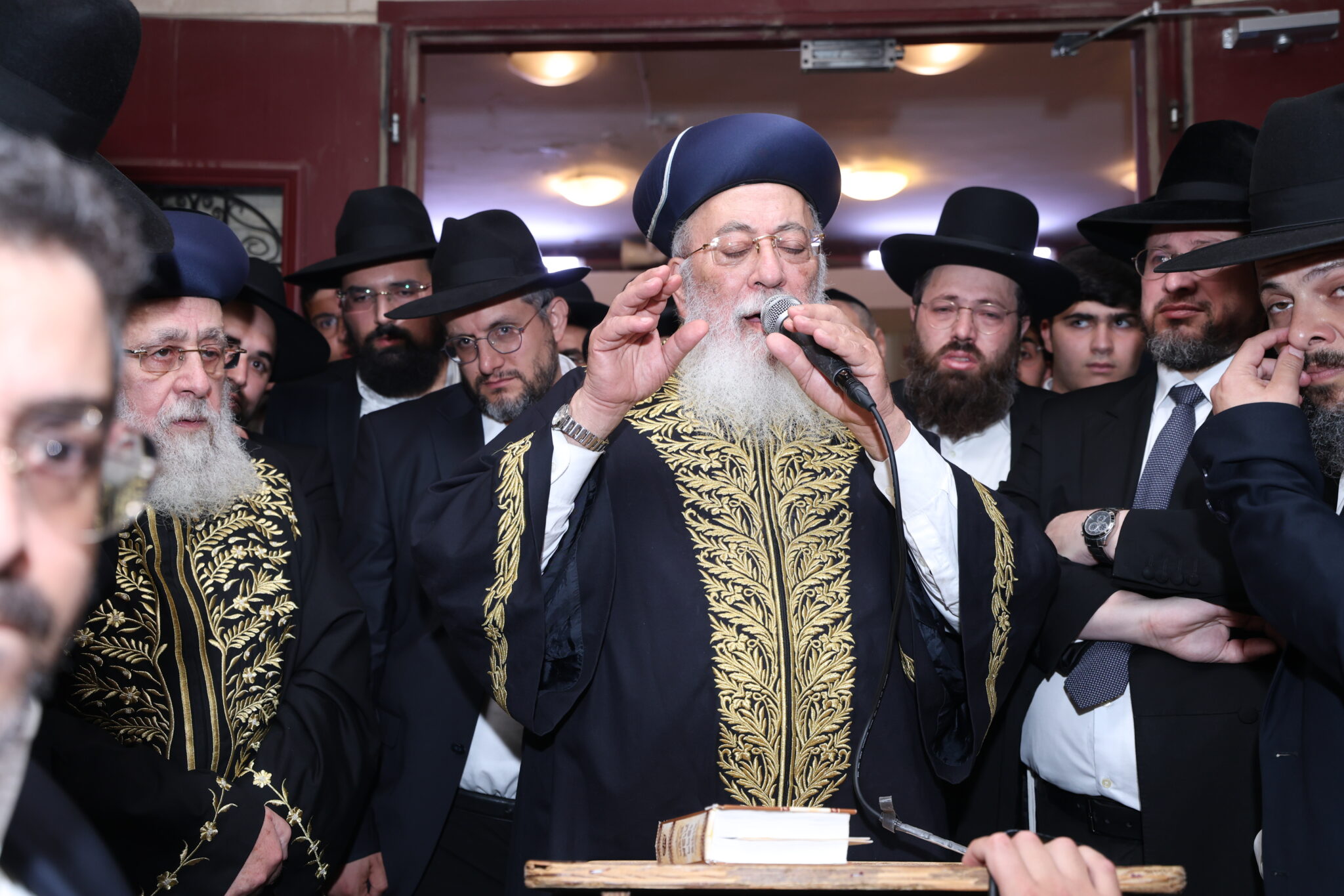 בכאב עצום: אלפים רבים ליוו למנוחות את הגאון רבי יהודה דרעי זצ"ל בכאב עצום: אלפים רבים ליוו למנוחות את הגאון רבי יהודה דרעי זצ"ל