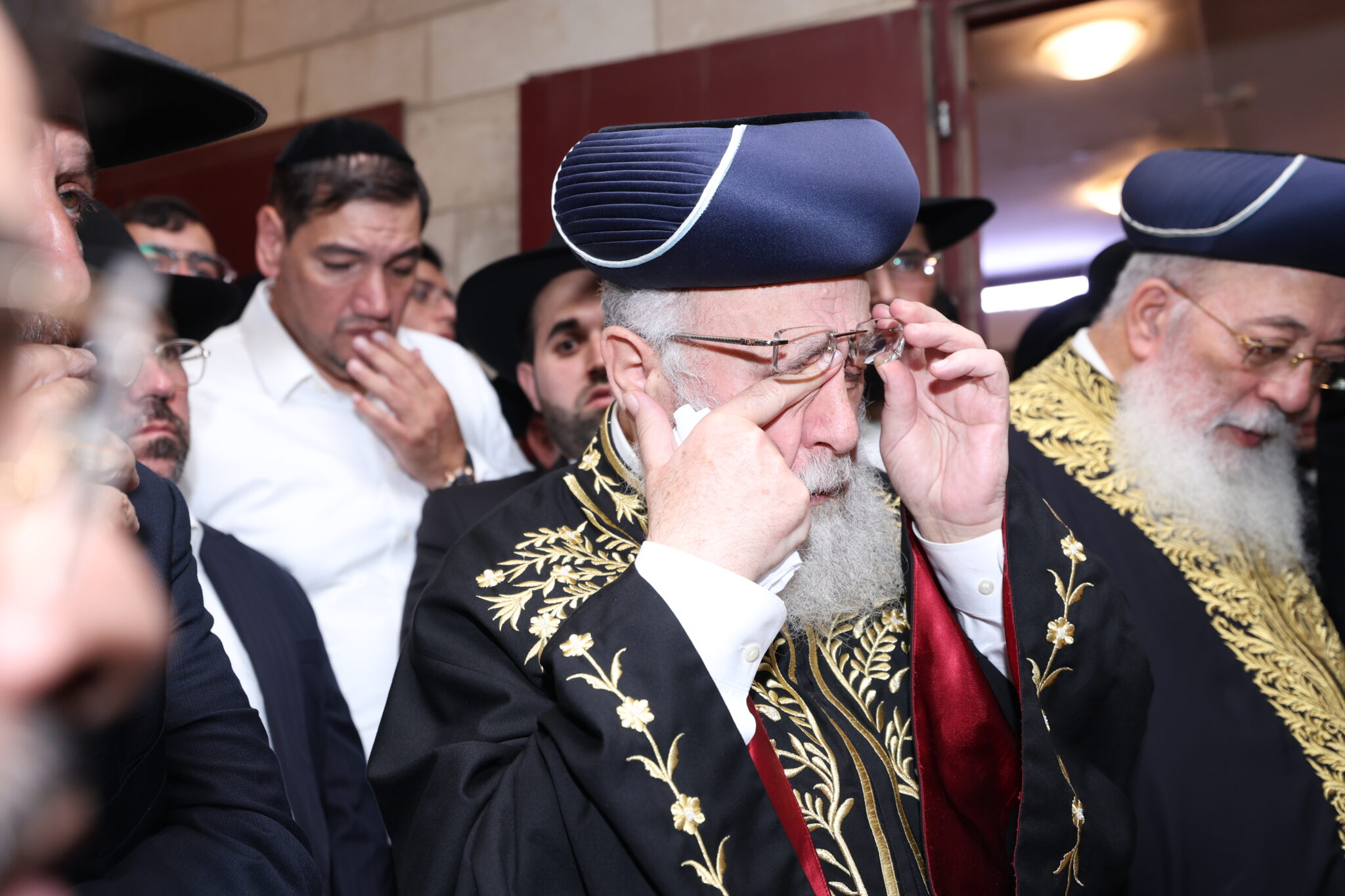 בכאב עצום: אלפים רבים ליוו למנוחות את הגאון רבי יהודה דרעי זצ"ל בכאב עצום: אלפים רבים ליוו למנוחות את הגאון רבי יהודה דרעי זצ"ל