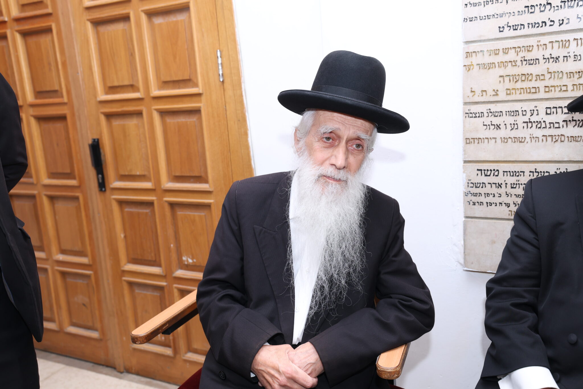 בכאב עצום: אלפים רבים ליוו למנוחות את הגאון רבי יהודה דרעי זצ"ל בכאב עצום: אלפים רבים ליוו למנוחות את הגאון רבי יהודה דרעי זצ"ל