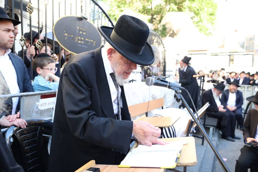 מראשי ישיבת מיר: המונים ליוו למנוחות את הגאון רבי אברהם שמואלביץ זצ"ל