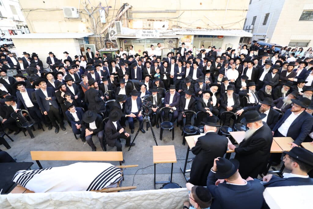 מראשי ישיבת מיר: המונים ליוו למנוחות את הגאון רבי אברהם שמואלביץ זצ"ל
