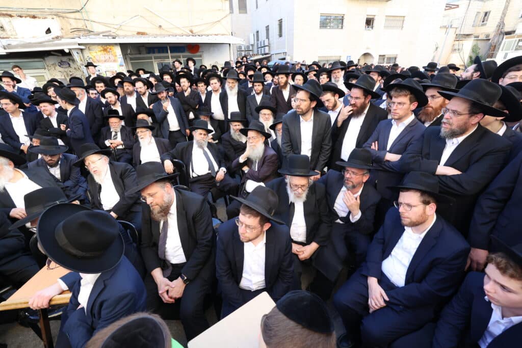 מראשי ישיבת מיר: המונים ליוו למנוחות את הגאון רבי אברהם שמואלביץ זצ"ל