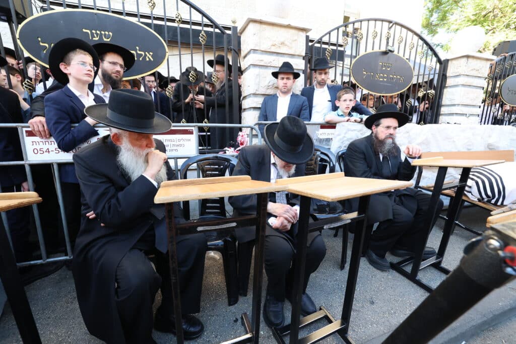 מראשי ישיבת מיר: המונים ליוו למנוחות את הגאון רבי אברהם שמואלביץ זצ"ל