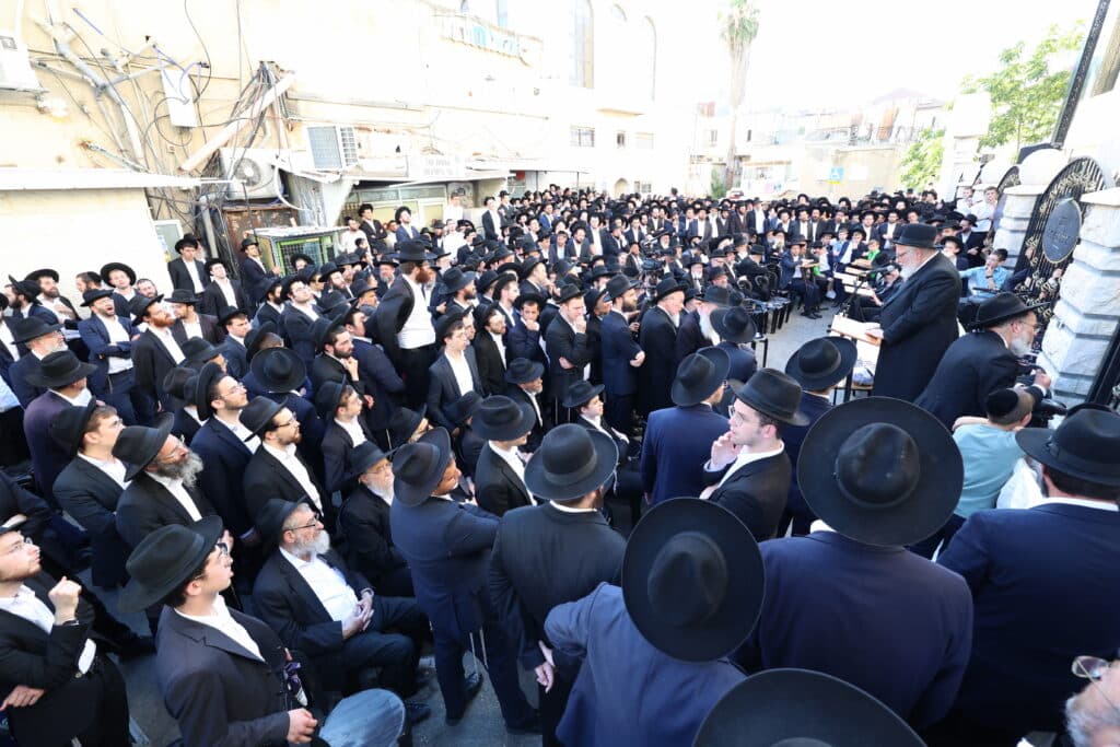 מראשי ישיבת מיר: המונים ליוו למנוחות את הגאון רבי אברהם שמואלביץ זצ"ל