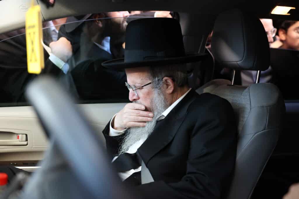 מראשי ישיבת מיר: המונים ליוו למנוחות את הגאון רבי אברהם שמואלביץ זצ"ל