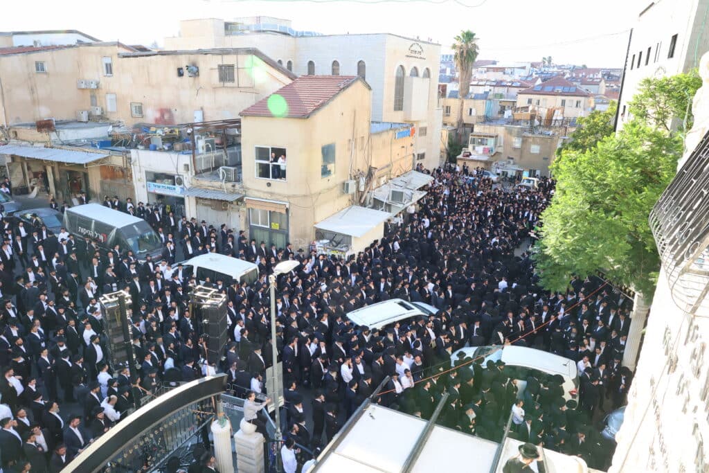 מראשי ישיבת מיר: המונים ליוו למנוחות את הגאון רבי אברהם שמואלביץ זצ"ל