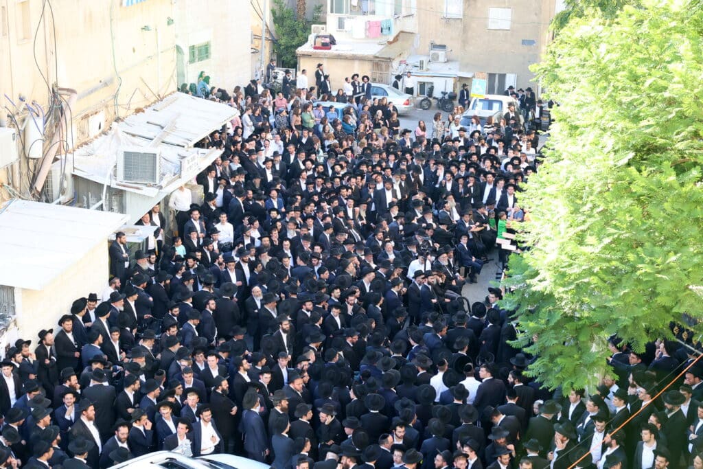 מראשי ישיבת מיר: המונים ליוו למנוחות את הגאון רבי אברהם שמואלביץ זצ"ל