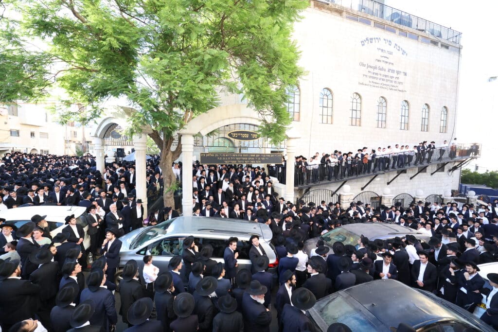 מראשי ישיבת מיר: המונים ליוו למנוחות את הגאון רבי אברהם שמואלביץ זצ"ל