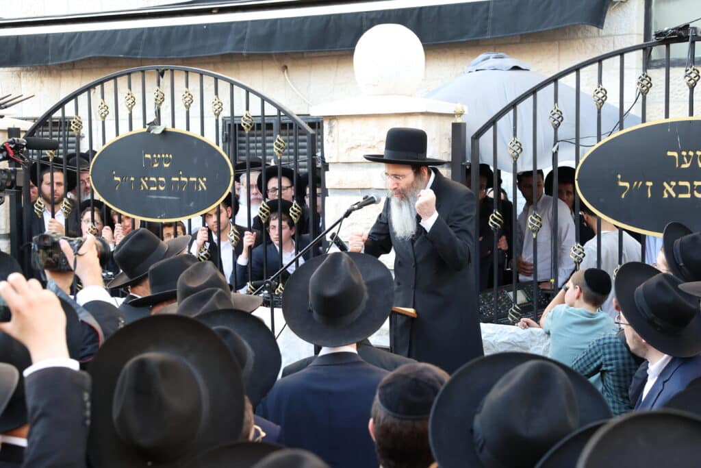 מראשי ישיבת מיר: המונים ליוו למנוחות את הגאון רבי אברהם שמואלביץ זצ"ל