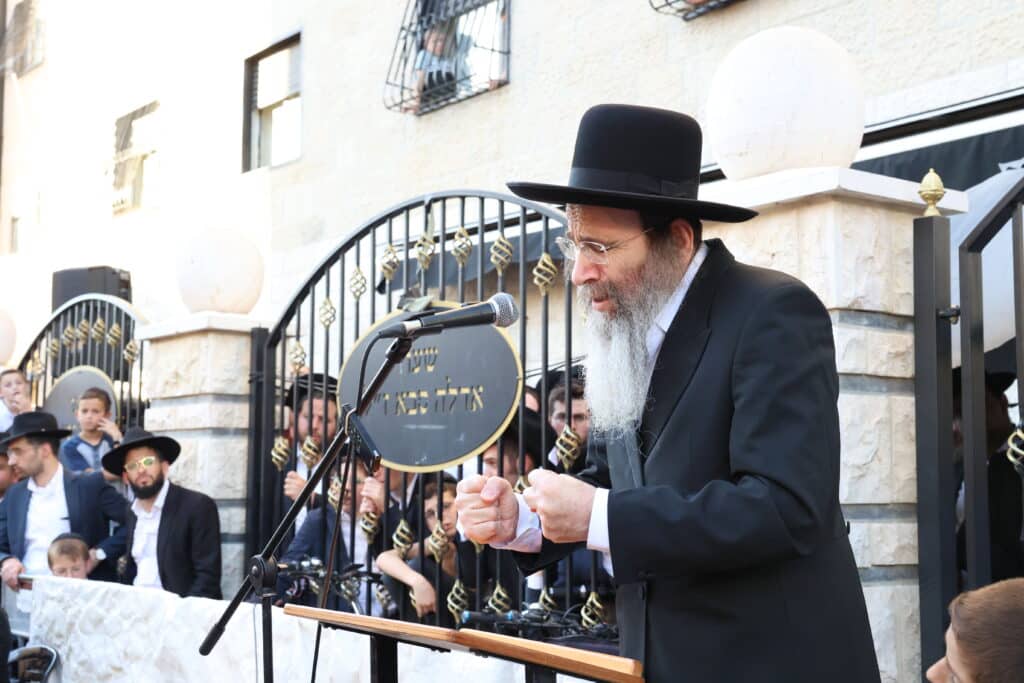 מראשי ישיבת מיר: המונים ליוו למנוחות את הגאון רבי אברהם שמואלביץ זצ"ל