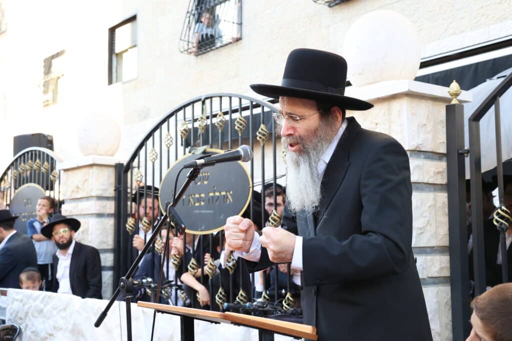מראשי ישיבת מיר: המונים ליוו למנוחות את הגאון רבי אברהם שמואלביץ זצ"ל