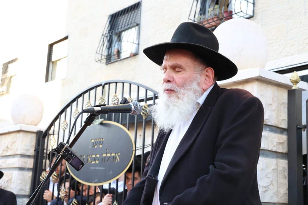 מראשי ישיבת מיר: המונים ליוו למנוחות את הגאון רבי אברהם שמואלביץ זצ"ל