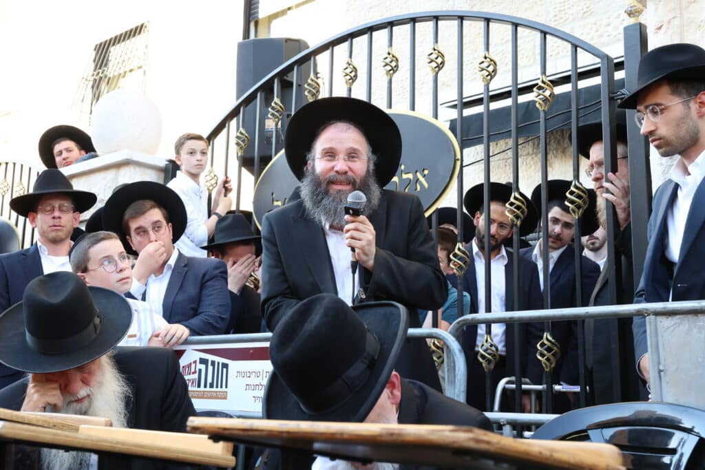 מראשי ישיבת מיר: המונים ליוו למנוחות את הגאון רבי אברהם שמואלביץ זצ"ל