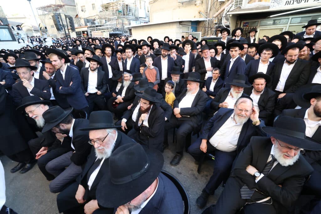מראשי ישיבת מיר: המונים ליוו למנוחות את הגאון רבי אברהם שמואלביץ זצ"ל