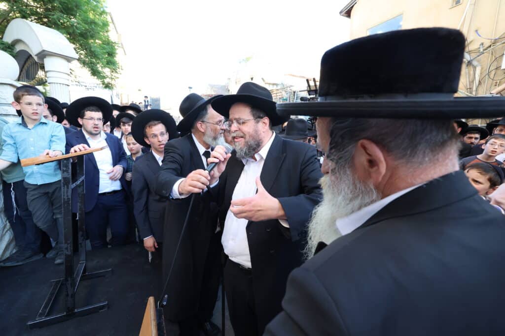 מראשי ישיבת מיר: המונים ליוו למנוחות את הגאון רבי אברהם שמואלביץ זצ"ל