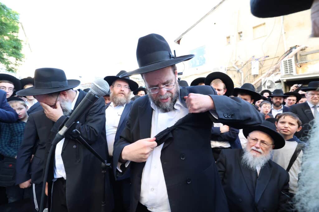 מראשי ישיבת מיר: המונים ליוו למנוחות את הגאון רבי אברהם שמואלביץ זצ"ל
