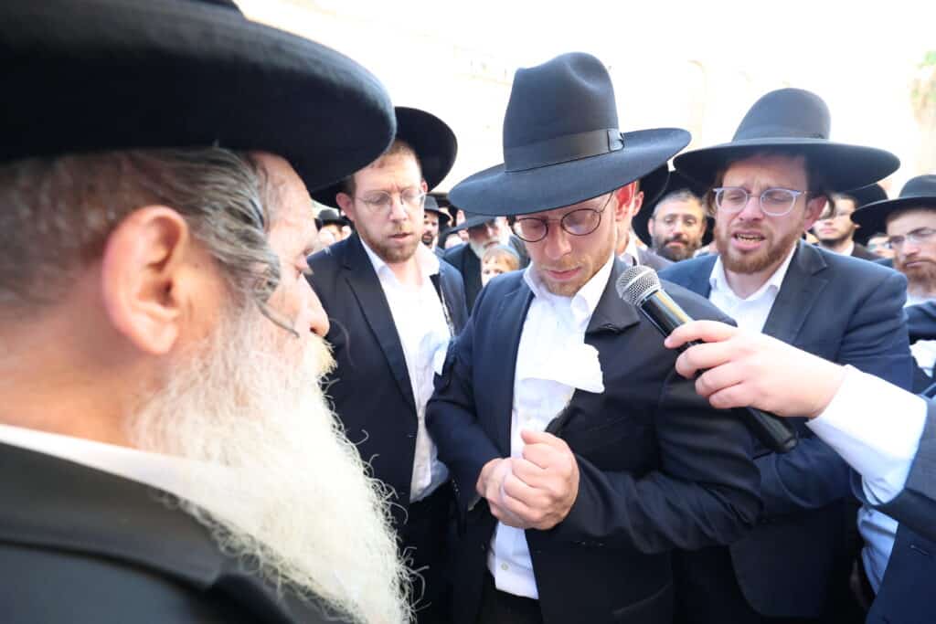 מראשי ישיבת מיר: המונים ליוו למנוחות את הגאון רבי אברהם שמואלביץ זצ"ל