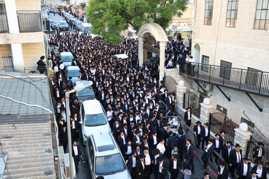 מראשי ישיבת מיר: המונים ליוו למנוחות את הגאון רבי אברהם שמואלביץ זצ"ל