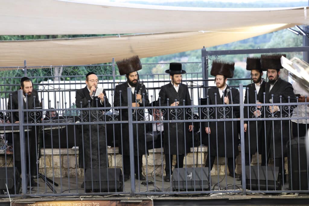 במעמד האדמו"ר: מירון חגגה הכנסת ס"ת לציון הרשב"י