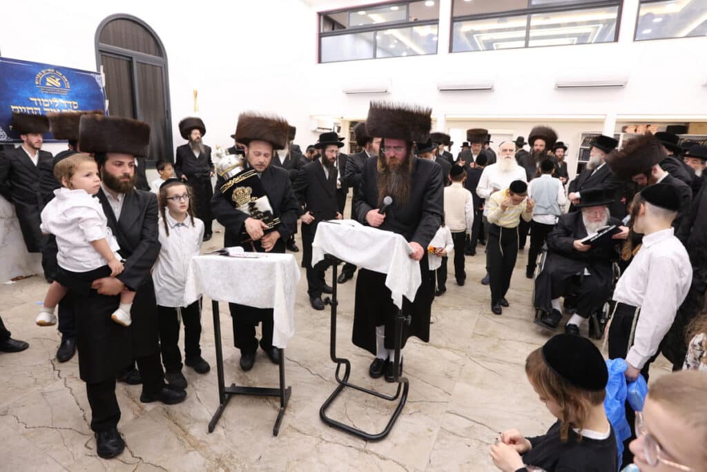 ביום ההילולא: בבית מדרש 'אור החיים' הכניסו ספר תורה