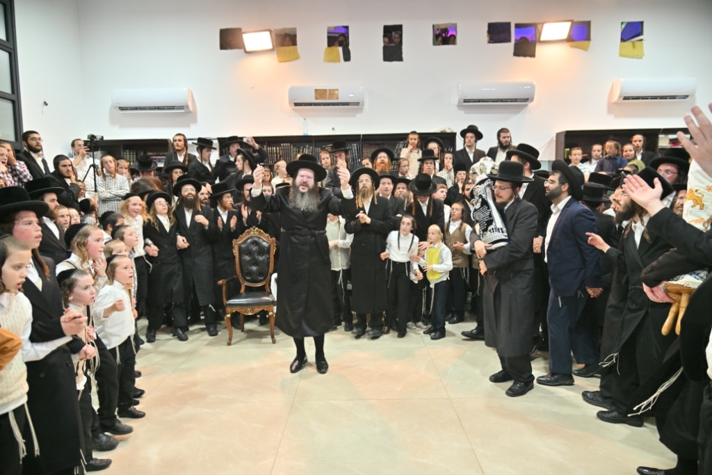 בהילולת מודז'יץ: הכנסת ספר תורה וסיום הש"ס בביתר