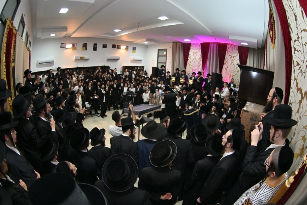 בהילולת מודז'יץ: הכנסת ספר תורה וסיום הש"ס בביתר