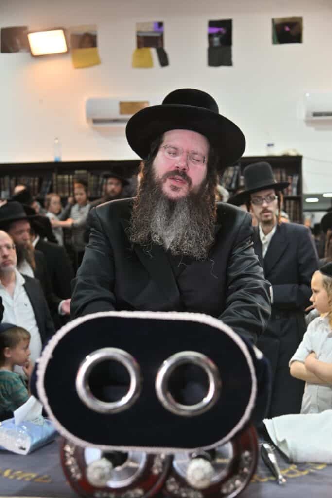 בהילולת מודז'יץ: הכנסת ספר תורה וסיום הש"ס בביתר