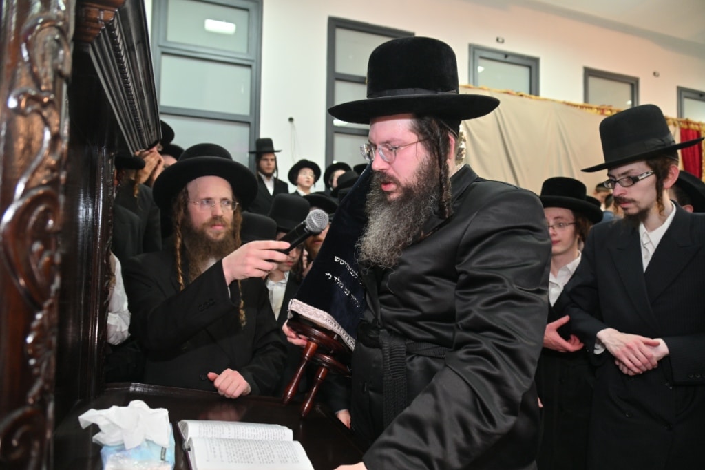 בהילולת מודז'יץ: הכנסת ספר תורה וסיום הש"ס בביתר