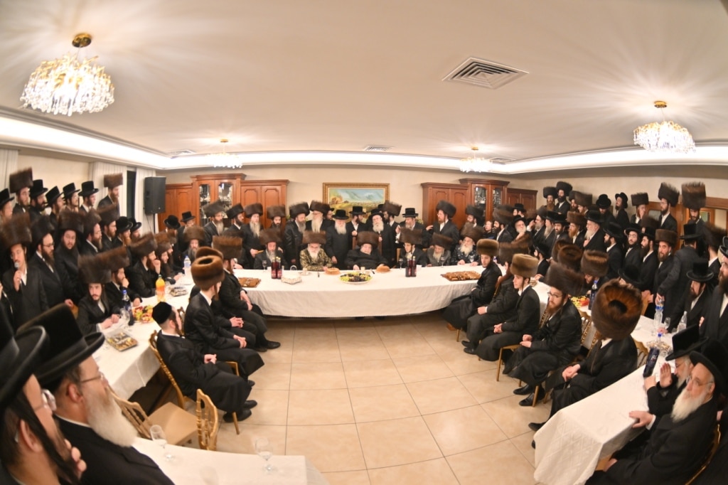 אלע חסידים: שמחת השבע ברכות בבית מרן האדמו"ר מבעלזא