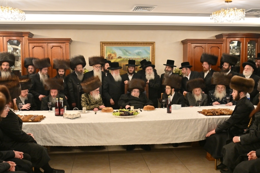 אלע חסידים: שמחת השבע ברכות בבית מרן האדמו"ר מבעלזא