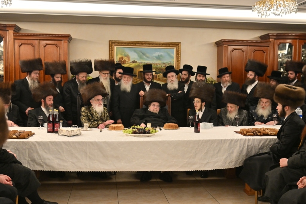 אלע חסידים: שמחת השבע ברכות בבית מרן האדמו"ר מבעלזא