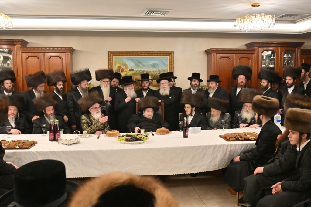 אלע חסידים: שמחת השבע ברכות בבית מרן האדמו"ר מבעלזא