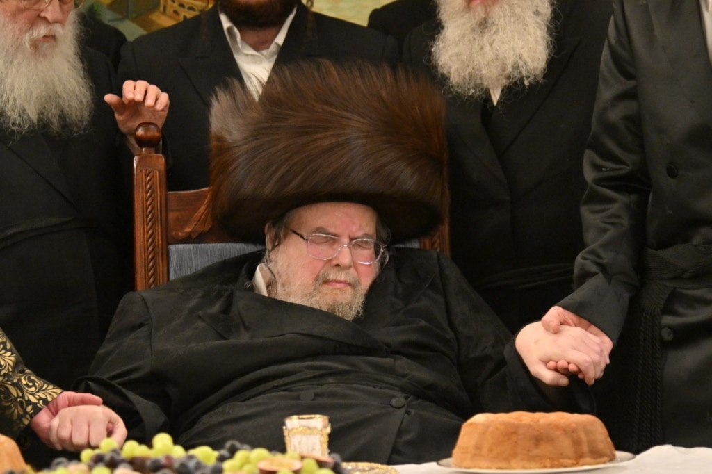 אלע חסידים: שמחת השבע ברכות בבית מרן האדמו"ר מבעלזא