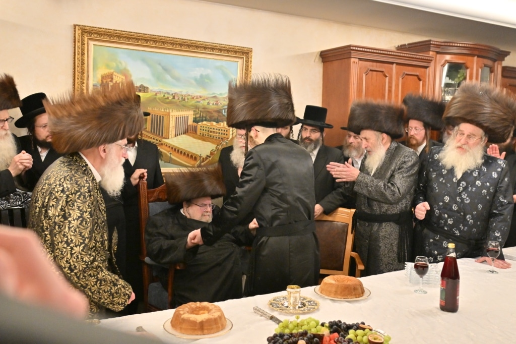 אלע חסידים: שמחת השבע ברכות בבית מרן האדמו"ר מבעלזא