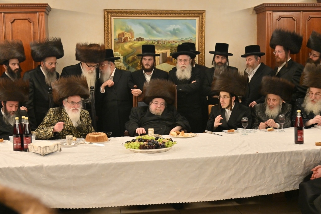 אלע חסידים: שמחת השבע ברכות בבית מרן האדמו"ר מבעלזא