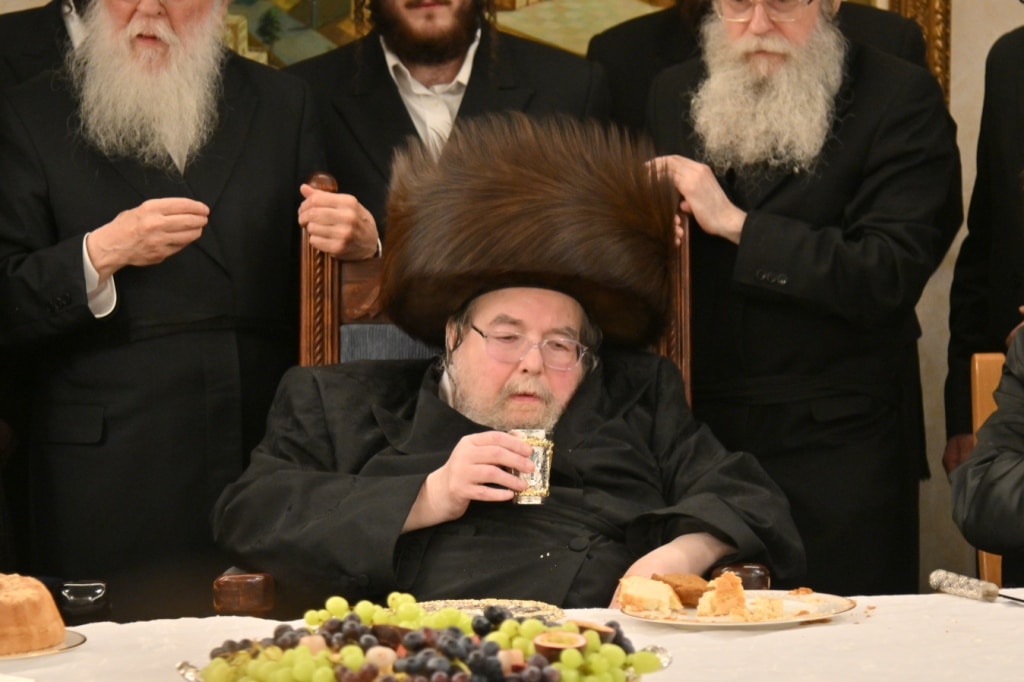 אלע חסידים: שמחת השבע ברכות בבית מרן האדמו"ר מבעלזא