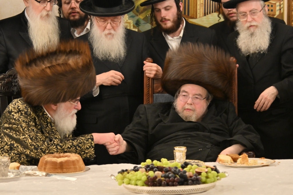 אלע חסידים: שמחת השבע ברכות בבית מרן האדמו"ר מבעלזא