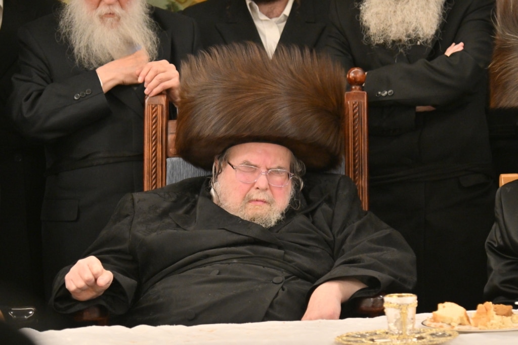 אלע חסידים: שמחת השבע ברכות בבית מרן האדמו"ר מבעלזא