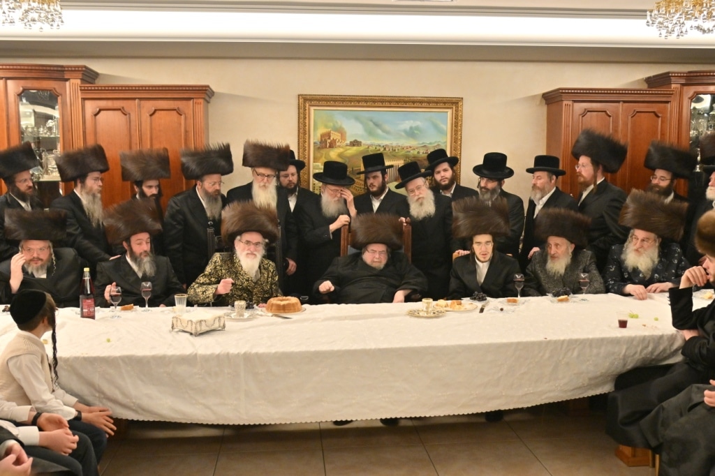 אלע חסידים: שמחת השבע ברכות בבית מרן האדמו"ר מבעלזא