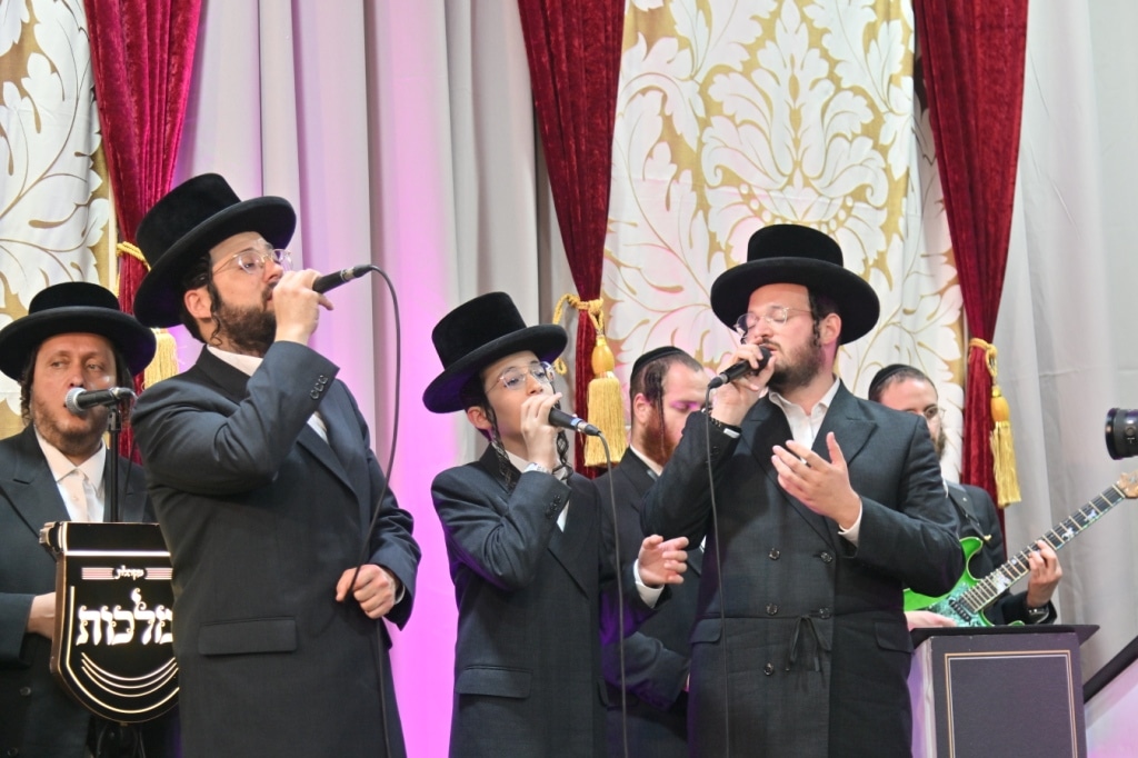 בהילולת מודז'יץ: הכנסת ספר תורה וסיום הש"ס בביתר