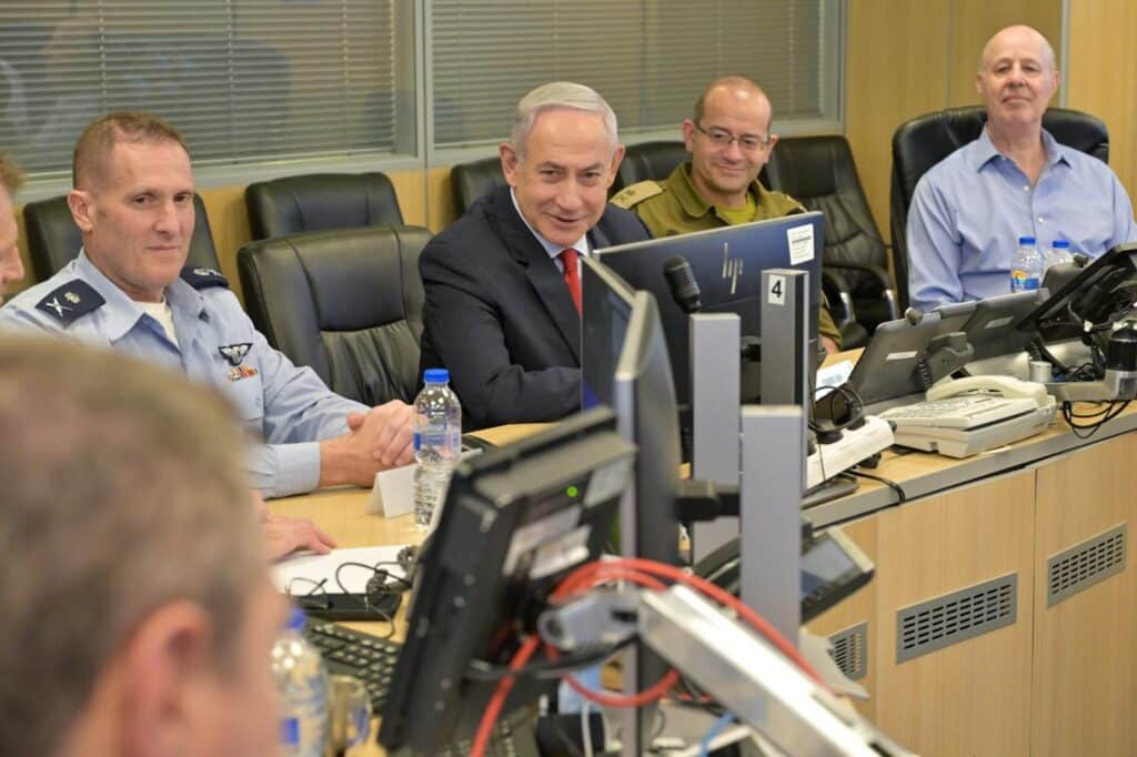 מתוך הבור בקריה: נתניהו שיגר מסר לנסראללה