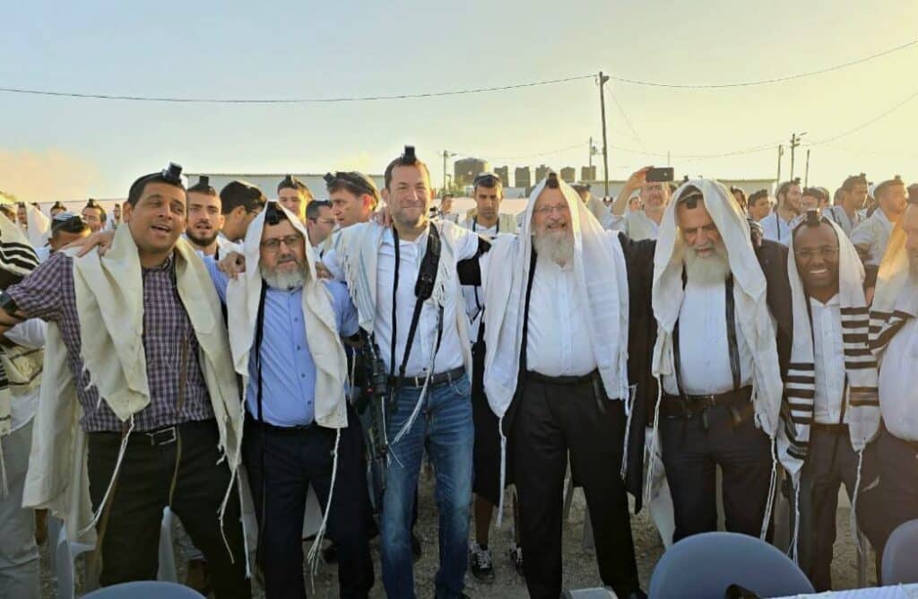 אחרי הסדרת היישוב: אלפים הגיעו לתפילת ר"ח חגיגית ביישוב אביתר