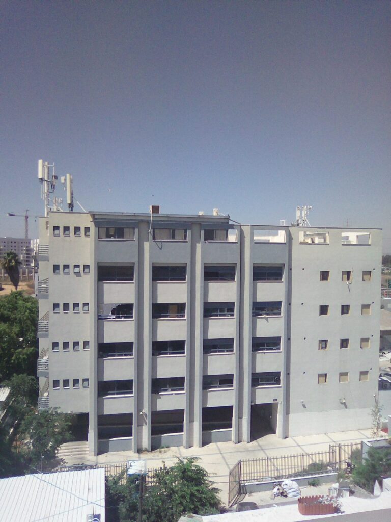 גדולי ישראל חתמו: המאבק הסוער של תושבי קריית הרצוג נגד אנטנות סלולריות