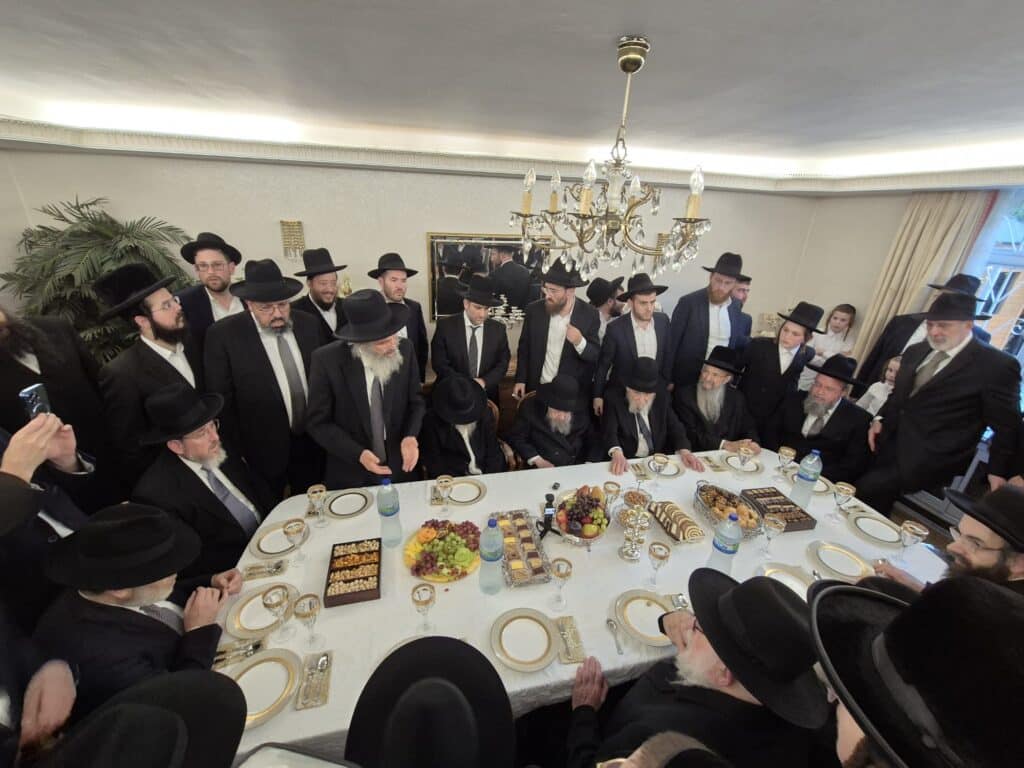 היום הראשון: המסע של גדולי ישראל ללונדון להצלת עולם התורה