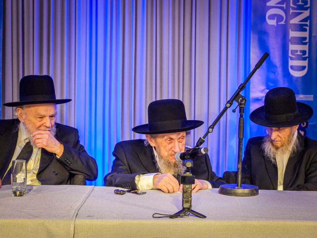 היום הראשון: המסע של גדולי ישראל ללונדון להצלת עולם התורה