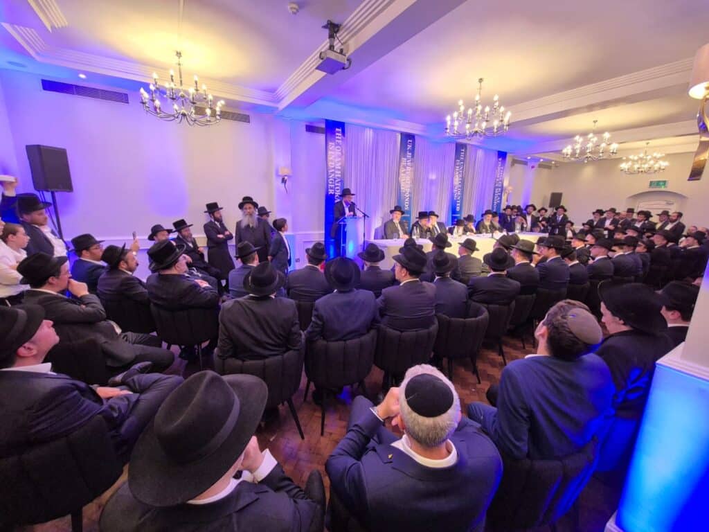 היום הראשון: המסע של גדולי ישראל ללונדון להצלת עולם התורה