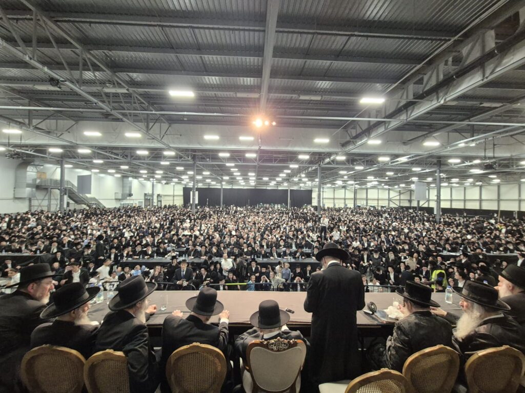 מעמד שלונדון לא ראתה מעולם: רבבות בהקבלת פני גדולי ישראל